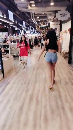 极品美乳女神云集【泰国爱妃】最近大热门带选美小姐商场露出 男主神奇怪屌爆操选美女神猛烈啪 高清源码无水印 截图6
