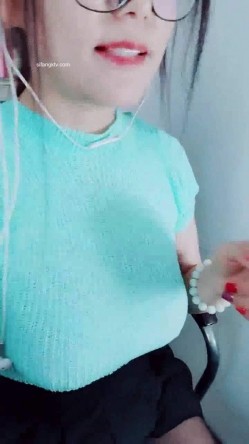 【漂亮女老师】川大24岁英语老师~上课大黑牛狂喷水~1举2得~！~学位证大胆亮出来，985就是厉害 截图1