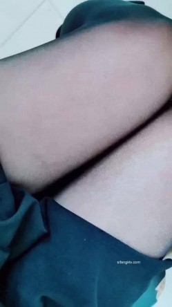 【漂亮女老师】川大24岁英语老师~上课大黑牛狂喷水~1举2得~！~学位证大胆亮出来，985就是厉害 截图9