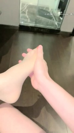 【Avove】系列合集，野战爱好者，带着炮友各地留精，最爱无毛肥逼包臀裙肉丝 截图8