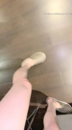 【Avove】系列合集，野战爱好者，带着炮友各地留精，最爱无毛肥逼包臀裙肉丝 截图13