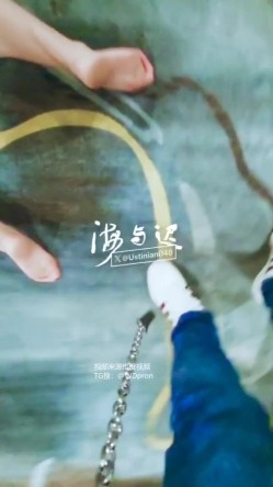顶级调教大神，回归携多位少妇母狗调教，刺激花式玩法「海与迟」165车模冷白皮黑丝母狗车展当晚拿下，抽逼奴性M配合度非常高 截图16