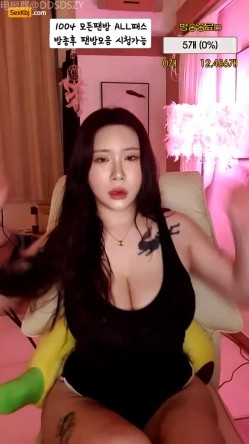韩国顶级BBW豪乳女主播、天然高颜值奶后「wltn9818」露脸撩骚秀大奶，震撼眼球，极致享受 截图4