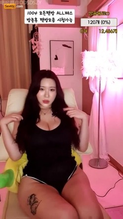 韩国顶级BBW豪乳女主播、天然高颜值奶后「wltn9818」露脸撩骚秀大奶，震撼眼球，极致享受 截图7