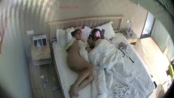 上帝视角小情侣开房 男人的口交和加藤鹰指先让女生情绪上来 然后对着逼 就是猛的开炮 截图13