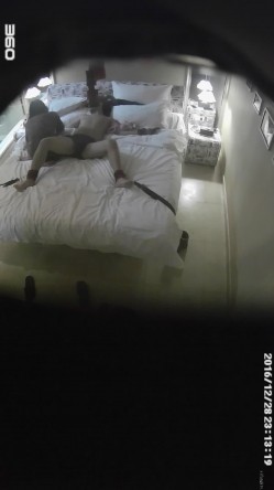 【经典酒店偷拍流出 ️情趣主题稀缺房型】情趣电动床上多对小情侣疯狂做爱 各种花样玩的太嗨了 高清720P版 截图7