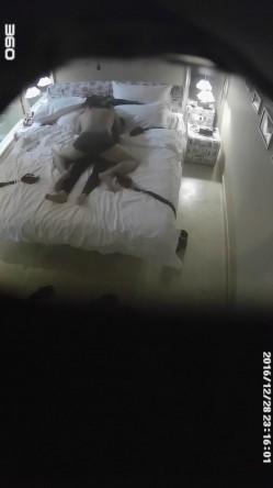 【经典酒店偷拍流出 ️情趣主题稀缺房型】情趣电动床上多对小情侣疯狂做爱 各种花样玩的太嗨了 高清720P版 截图8
