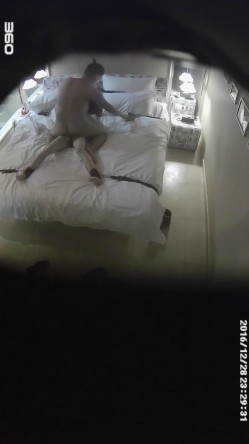 【经典酒店偷拍流出 ️情趣主题稀缺房型】情趣电动床上多对小情侣疯狂做爱 各种花样玩的太嗨了 高清720P版 截图13