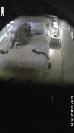 【经典酒店偷拍流出 ️情趣主题稀缺房型】情趣电动床上多对小情侣疯狂做爱 各种花样玩的太嗨了 高清720P版 截图15