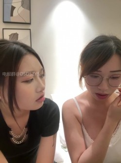 ️清纯主播【202509yoyo】表姐带着表妹下海直播、在线教口活、练习做爱姿势 截图1