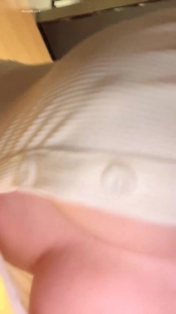 【京鱼儿】19岁童颜巨乳 女仆学生制服 道具自慰 流白浆 ！高人气19岁学生妹 白皙大奶！！ 截图8