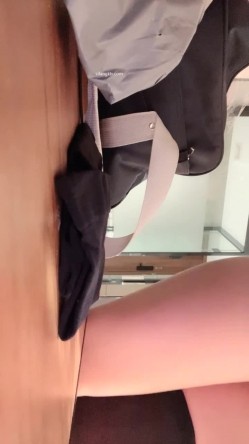 【京鱼儿】19岁童颜巨乳 女仆学生制服 道具自慰 流白浆 ！高人气19岁学生妹 白皙大奶！！ 截图10