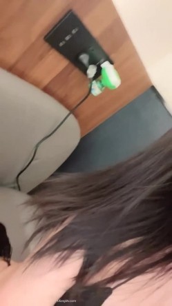 【京鱼儿】19岁童颜巨乳 女仆学生制服 道具自慰 流白浆 ！高人气19岁学生妹 白皙大奶！！ 截图12