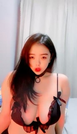 巨乳妹妹-苏茹- 白白胖胖的两只大白兔，人见人爱，山间绿水，美~ 三点全露淫声诱惑！ 截图2