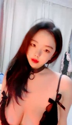 巨乳妹妹-苏茹- 白白胖胖的两只大白兔，人见人爱，山间绿水，美~ 三点全露淫声诱惑！ 截图5