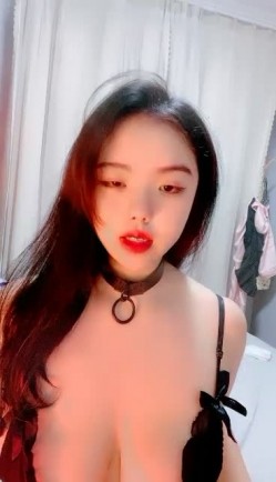 巨乳妹妹-苏茹- 白白胖胖的两只大白兔，人见人爱，山间绿水，美~ 三点全露淫声诱惑！ 截图6