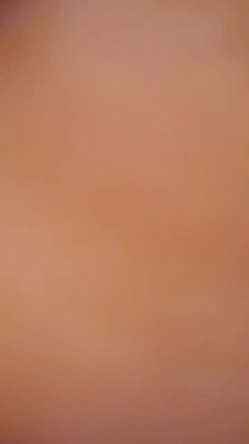 最美哺乳期宝妈【哺乳期】为了生活下海~直播挤乳汁!湿哒哒，小少妇颇有几分姿色 截图2