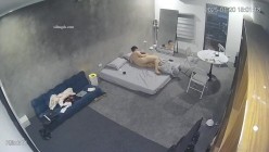 黑客破解家庭网络摄像头偷拍住毛坯房的年轻情侣疯狂做爱有时一天做爱几次 截图7