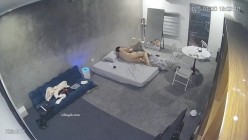 黑客破解家庭网络摄像头偷拍住毛坯房的年轻情侣疯狂做爱有时一天做爱几次 截图9