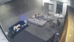 黑客破解家庭网络摄像头偷拍住毛坯房的年轻情侣疯狂做爱有时一天做爱几次 截图10