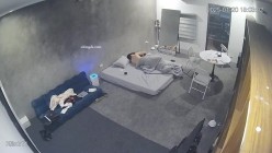 黑客破解家庭网络摄像头偷拍住毛坯房的年轻情侣疯狂做爱有时一天做爱几次 截图11