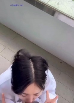 极品反差婊 与极品美人在楼道野战，比耶吃鸡，实在是太清纯太骚了，口爆吞精，刺激非凡 截图7