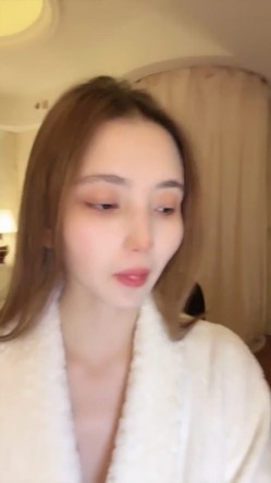 顶级名媛，【糖糖喜欢吃糖】，模特极品的外围，奶子质量相当高，又白又大又粉，太赞了。 截图5