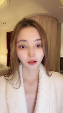 顶级名媛，【糖糖喜欢吃糖】，模特极品的外围，奶子质量相当高，又白又大又粉，太赞了。 截图7