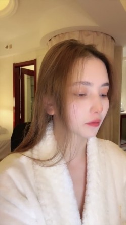 顶级名媛，【糖糖喜欢吃糖】，模特极品的外围，奶子质量相当高，又白又大又粉，太赞了。 截图10