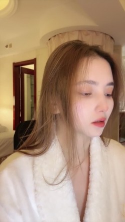 顶级名媛，【糖糖喜欢吃糖】，模特极品的外围，奶子质量相当高，又白又大又粉，太赞了。 截图12