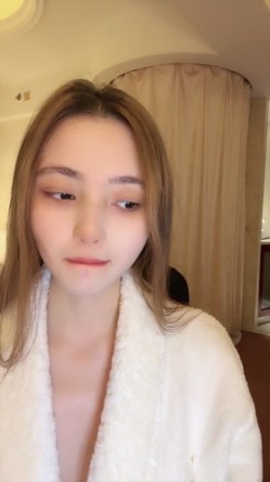 顶级名媛，【糖糖喜欢吃糖】，模特极品的外围，奶子质量相当高，又白又大又粉，太赞了。 截图16