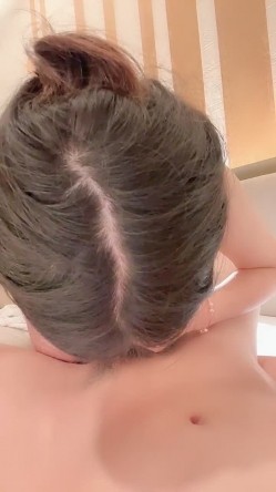 小情侣天天躲在酒店里面啪啪无套做爱女上位打桩，特写展示白虎穴，俯卧撑姿势内射 截图8