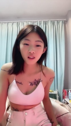 女奴母狗训练工作室【贝特Better】极品粉穴女模电竞椅捆绑炮机强制高潮 截图5