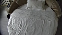 情趣台 妓女小少妇被花臂胖男人点单 少妇翘臀上下抽动 把男人爽得双手无措 翻身拉过来直接狠操 截图1