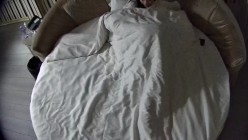 情趣台 妓女小少妇被花臂胖男人点单 少妇翘臀上下抽动 把男人爽得双手无措 翻身拉过来直接狠操 截图3