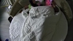 情趣台 妓女小少妇被花臂胖男人点单 少妇翘臀上下抽动 把男人爽得双手无措 翻身拉过来直接狠操 截图15