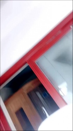 我和我的小姨被两个大哥爆草蹂躏，全程露脸深喉口交大鸡巴，揉奶舔逼多体位爆草抽插，浪叫呻吟不止表情好骚 截图7