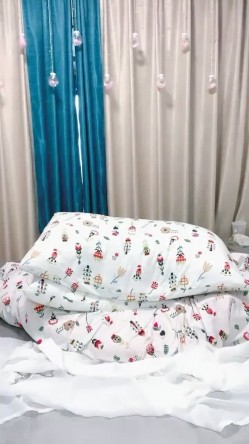 十个眼镜九个骚 ️【小鱼干Y】白皙大奶~注射高潮液~道具双指强烈抽插淫穴 ️满脸享受销魂的表情！哥哥来操她啊！ 截图9