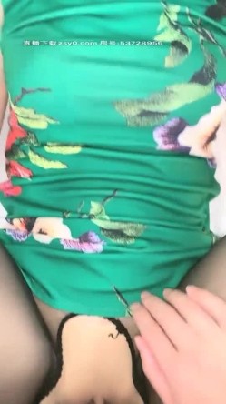 【Avove】野战爱好者，带着炮友各地留精，最爱无毛肥逼包臀裙肉丝 截图9