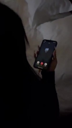给老公戴绿帽，同时还打电话给他淫荡人妻偷情被老公打电话查岗 强忍住娇喘呻吟不让老公发现 紧张刺激到不行 截图2