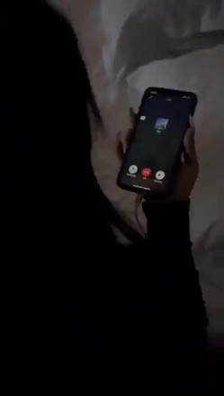 给老公戴绿帽，同时还打电话给他淫荡人妻偷情被老公打电话查岗 强忍住娇喘呻吟不让老公发现 紧张刺激到不行 截图3