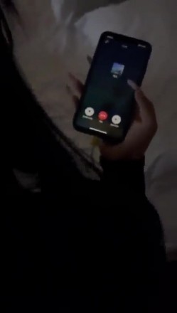 给老公戴绿帽，同时还打电话给他淫荡人妻偷情被老公打电话查岗 强忍住娇喘呻吟不让老公发现 紧张刺激到不行 截图8