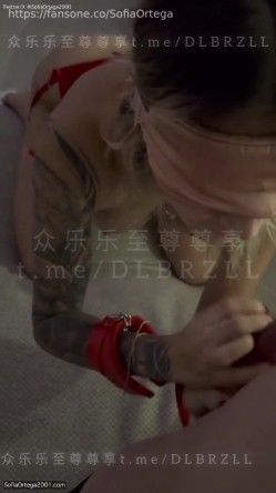 推特欲外人妻绿帽媚黑淫娃「索菲亚」淫人妻之《送外卖的是外卖》女神被胶带绑在沙发上，下体插着大型震动玩具，外卖员进门… 截图11