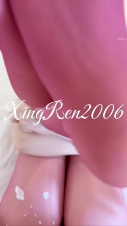 173大一舞蹈生『小杏仁』私人定制啪啪视频，身为舞蹈生的小杏仁玩出不少花样，舞蹈服 黑丝白丝 截图9