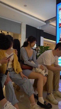 论坛VIP资源大师极限贴身CD超多漂亮小姐姐亮点多多各种骚丁露臀蕾丝骚内COSER美眉直接真空露逼 截图15