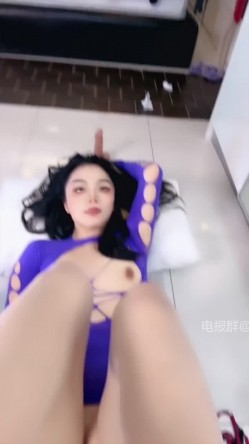 七彩主播【少妇表妹】饥渴人妻母狗炮机狂插双穴 截图14