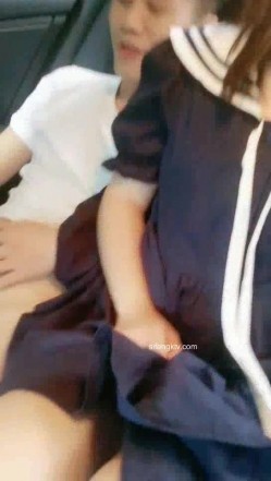 野外~玩刺激~玩心跳~【无敌小表妹】2男2女~车震小树林~茅屋~操出血，家中3P啪啪 截图10