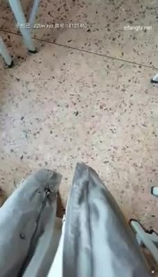非常风骚的眼镜御姐老师小穴塞跳蛋给学生上课,受不了躲进厕所发骚 截图1