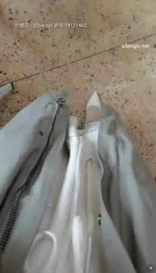 非常风骚的眼镜御姐老师小穴塞跳蛋给学生上课,受不了躲进厕所发骚 截图2