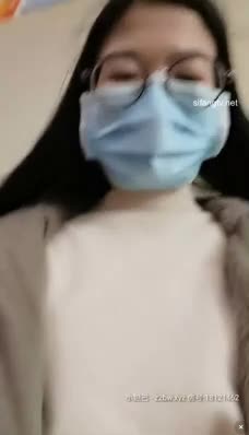 非常风骚的眼镜御姐老师小穴塞跳蛋给学生上课,受不了躲进厕所发骚 截图3